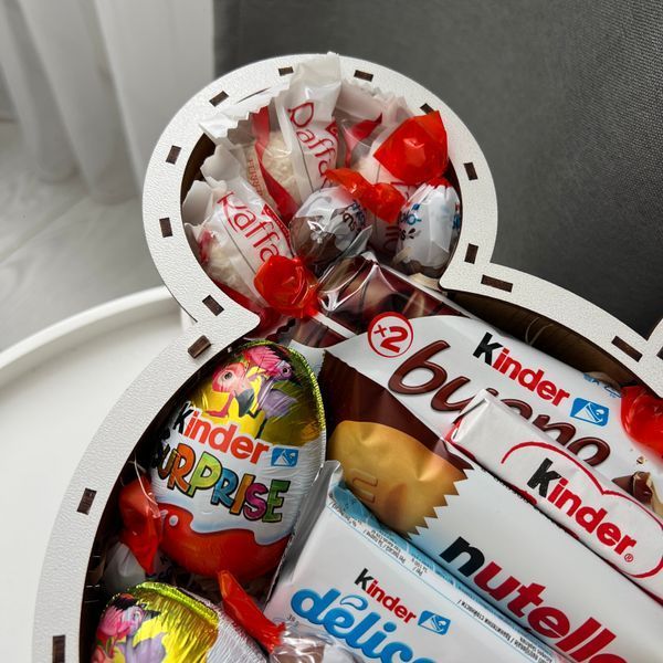 Подарунковий солодкий бокс "Міккі Маус" із шоколадом Kinder та Nutella S673 фото
