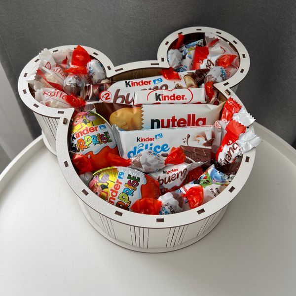 Подарунковий солодкий бокс "Міккі Маус" із шоколадом Kinder та Nutella S673 фото