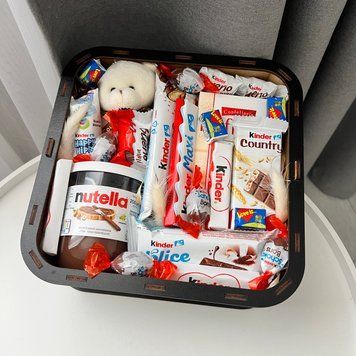 Подарунковий набір з шоколадною пастою, солодощами Kinder та плюшевим ведмедиком у чорній дерев'яній коробці S670 фото
