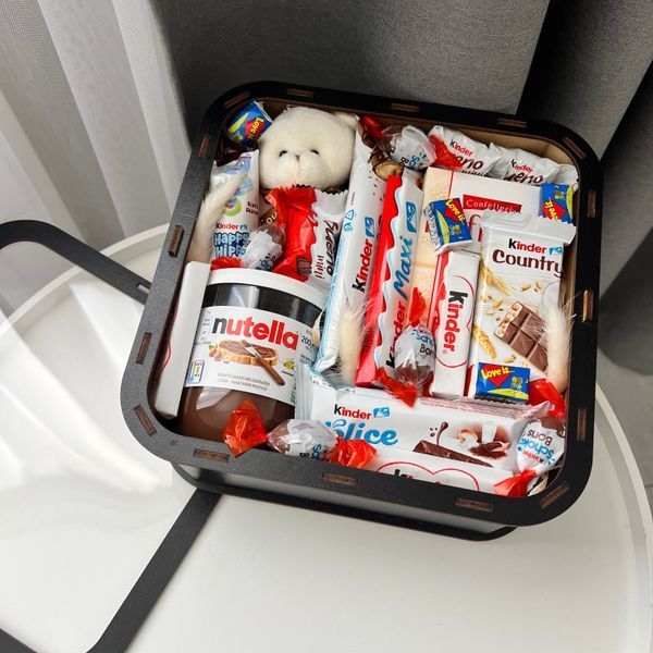 Подарунковий набір з шоколадною пастою, солодощами Kinder та плюшевим ведмедиком у чорній дерев'яній коробці S670 фото